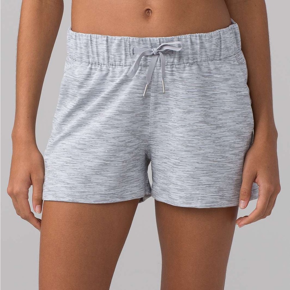 Lululemon on the fly short size 2